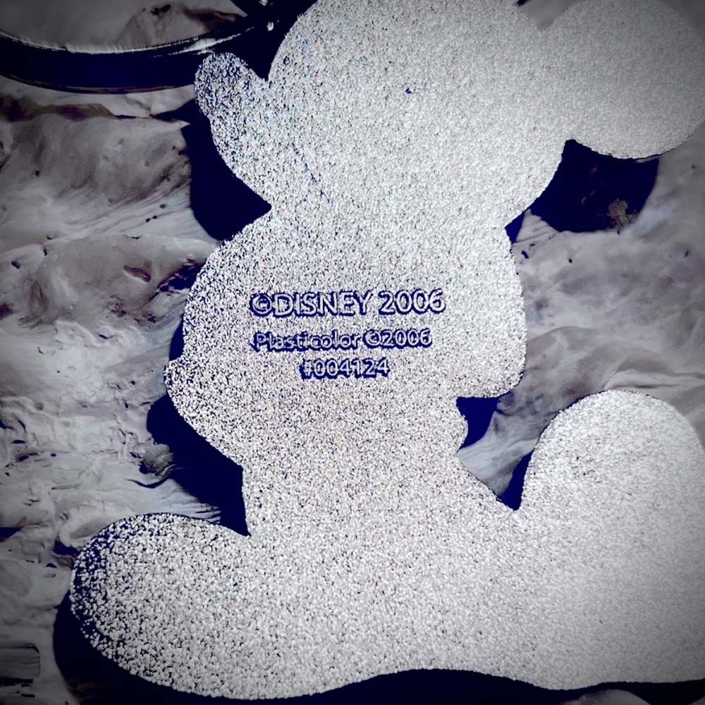 ☃️ Mickey Mouse Keychain - Picture 3 of 5